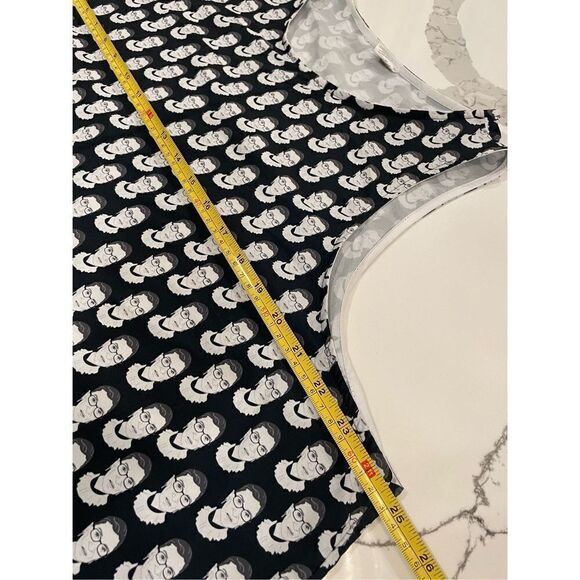 RBG Ruth Bader Ginsburg Sleeveless Blouse Black & White Bust Print Sz 4XL - Picture 3 of 6